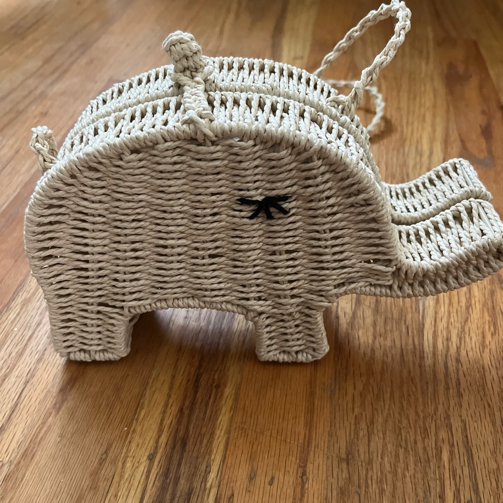 Petite boho elephant shaped crossbody bag. Adorable bag by Zara.